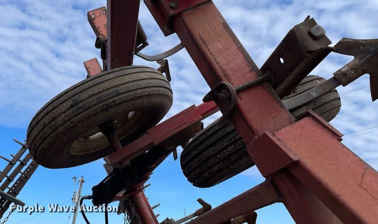 image for item DS5454 International Harvester 4600 field cultivator