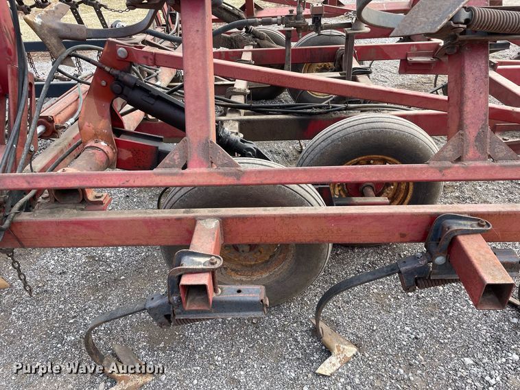 image for item DS5454 International Harvester 4600 field cultivator