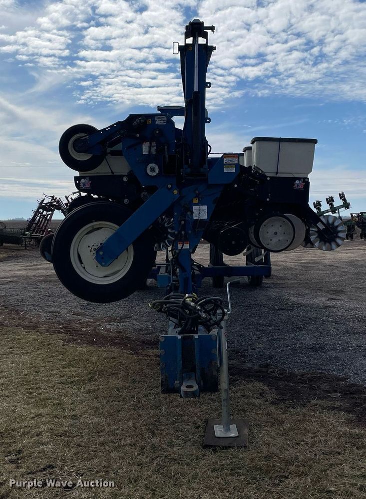 image for item DS5455 Kinze  3600 split row no-till planter