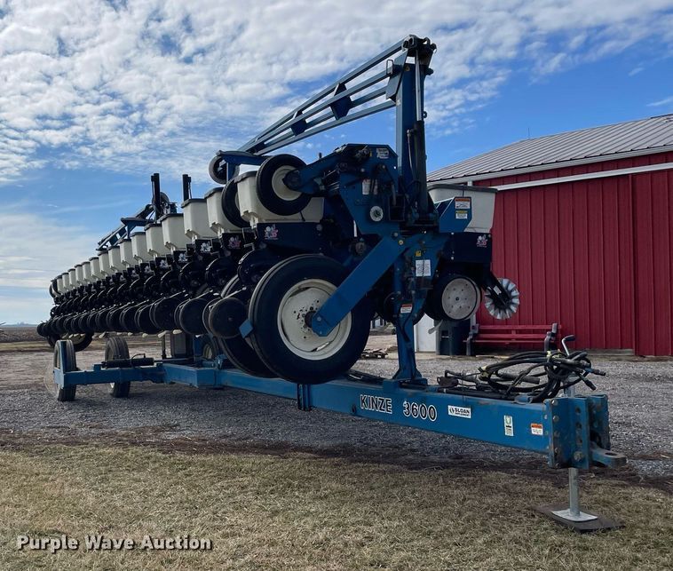 image for item DS5455 Kinze  3600 split row no-till planter