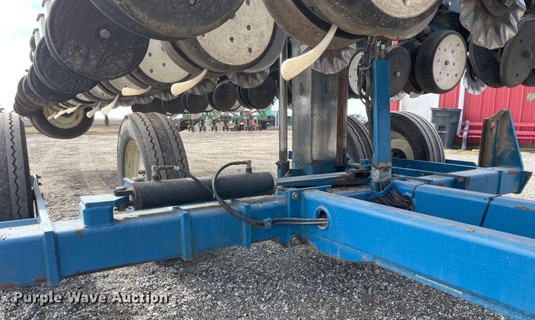 image for item DS5455 Kinze  3600 split row no-till planter