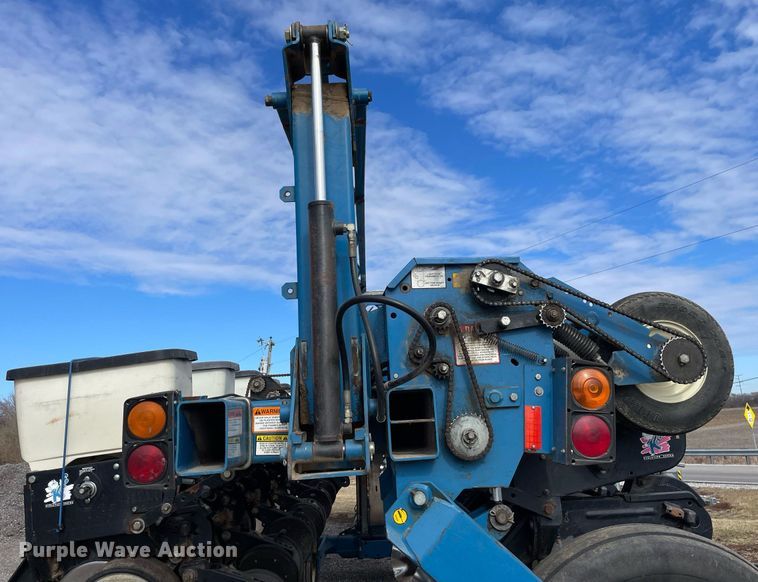 image for item DS5455 Kinze  3600 split row no-till planter