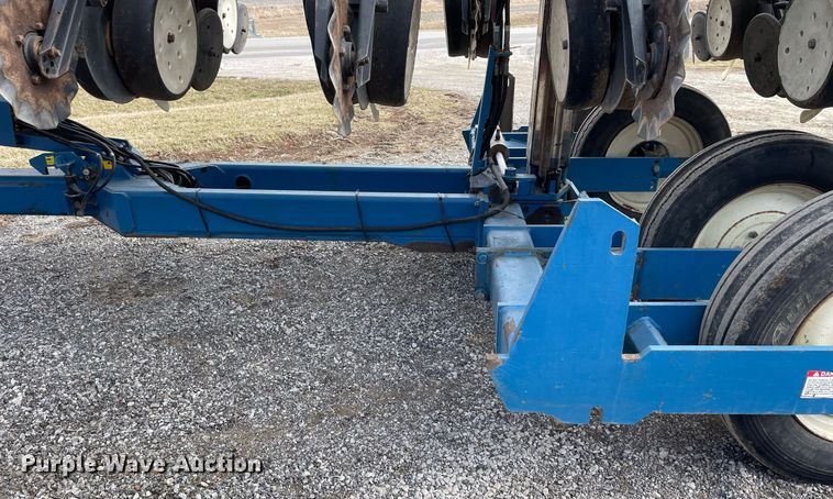 image for item DS5455 Kinze  3600 split row no-till planter