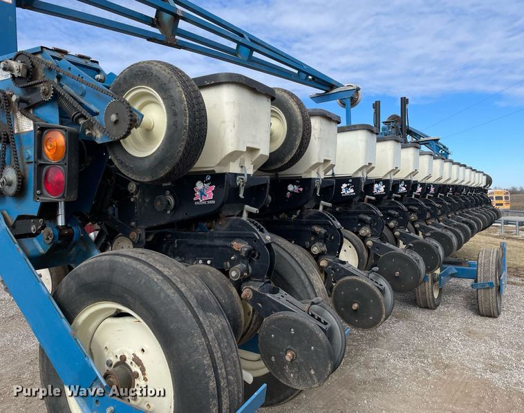 image for item DS5455 Kinze  3600 split row no-till planter