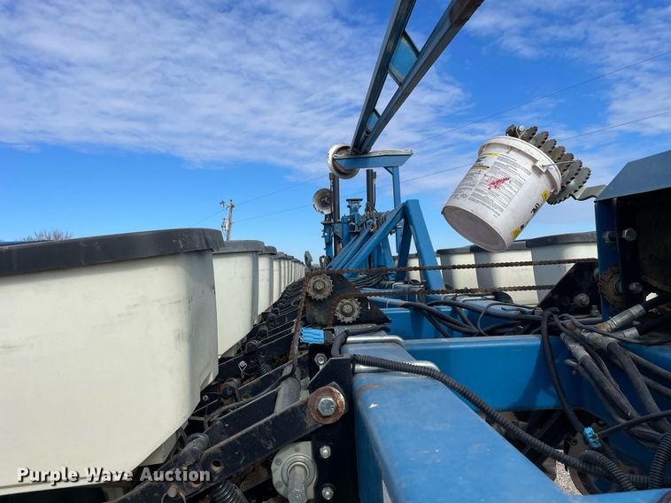image for item DS5455 Kinze  3600 split row no-till planter