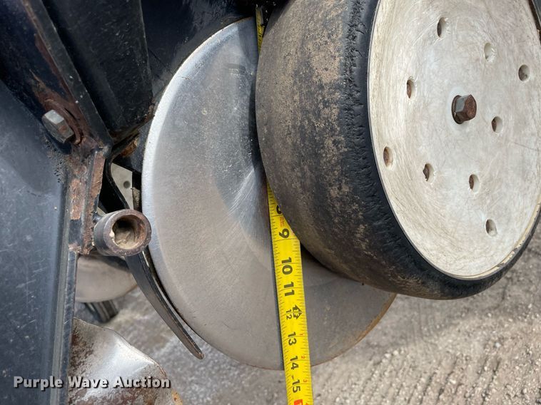 image for item DS5455 Kinze  3600 split row no-till planter