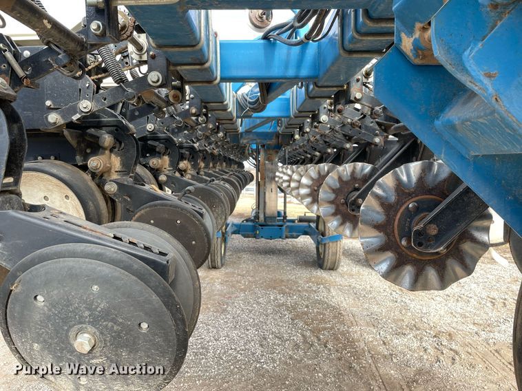 image for item DS5455 Kinze  3600 split row no-till planter
