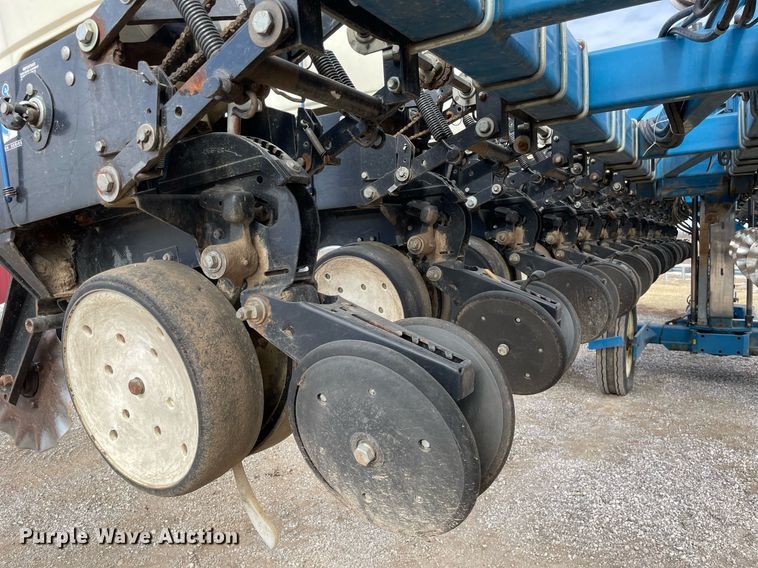 image for item DS5455 Kinze  3600 split row no-till planter