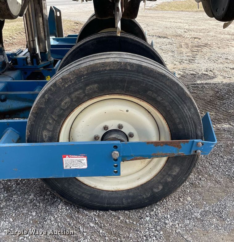 image for item DS5455 Kinze  3600 split row no-till planter