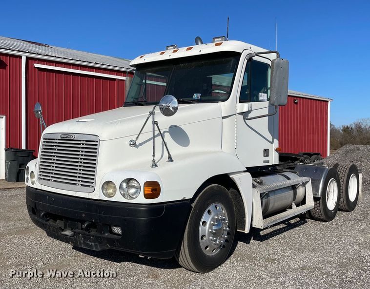 image for item DS5456 1999 Freightliner Cascadia semi truck