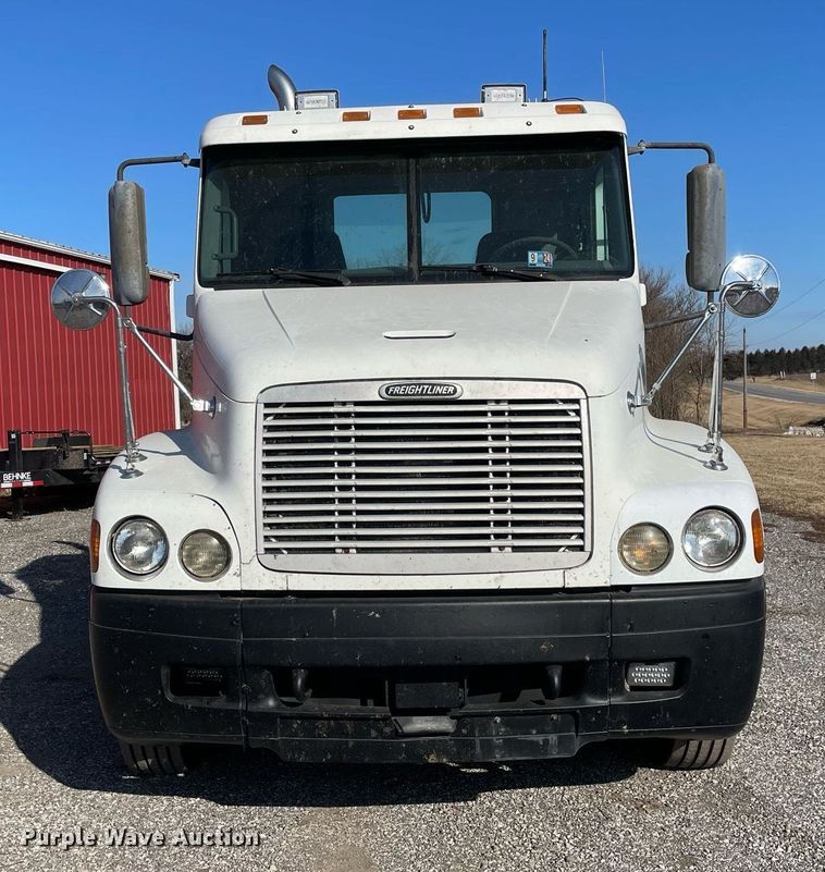 image for item DS5456 1999 Freightliner Cascadia semi truck