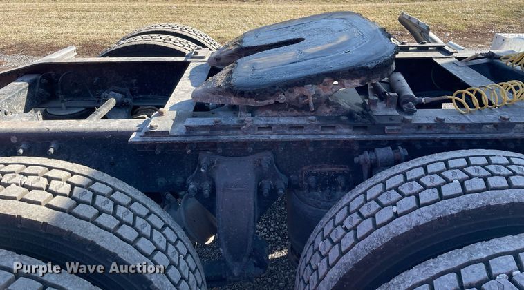 image for item DS5456 1999 Freightliner Cascadia semi truck