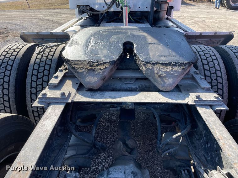 image for item DS5456 1999 Freightliner Cascadia semi truck