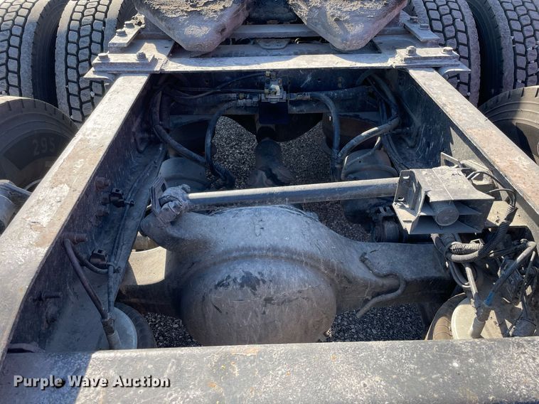 image for item DS5456 1999 Freightliner Cascadia semi truck