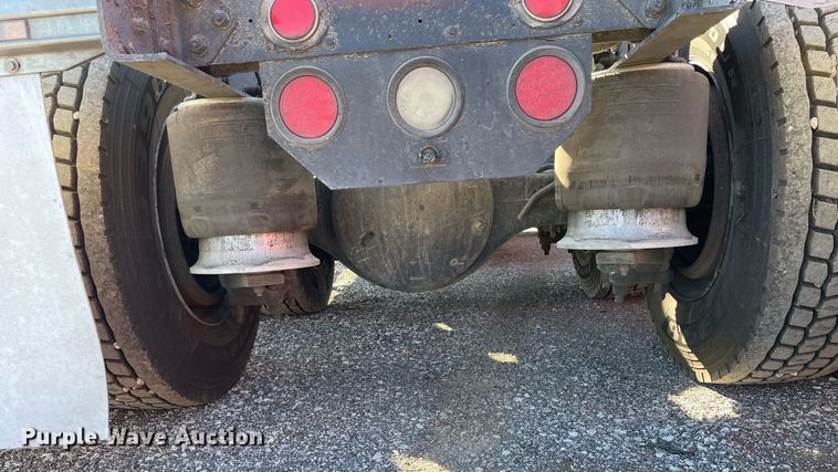 image for item DS5456 1999 Freightliner Cascadia semi truck