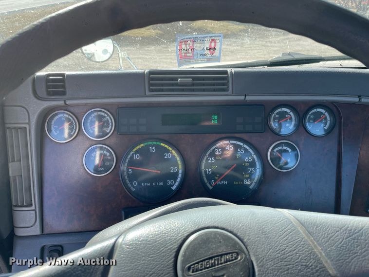 image for item DS5456 1999 Freightliner Cascadia semi truck