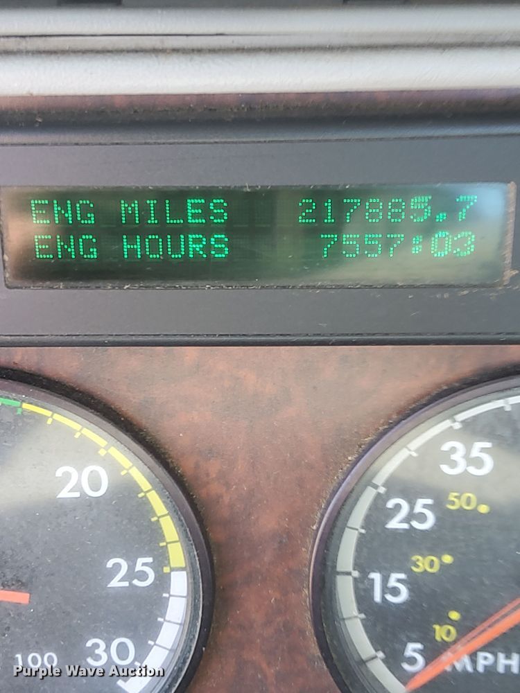 image for item DS5456 1999 Freightliner Cascadia semi truck