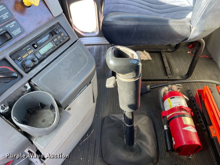 image for item DS5456 1999 Freightliner Cascadia semi truck