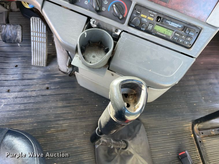 image for item DS5456 1999 Freightliner Cascadia semi truck