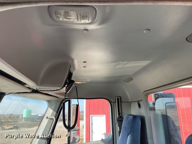 image for item DS5456 1999 Freightliner Cascadia semi truck