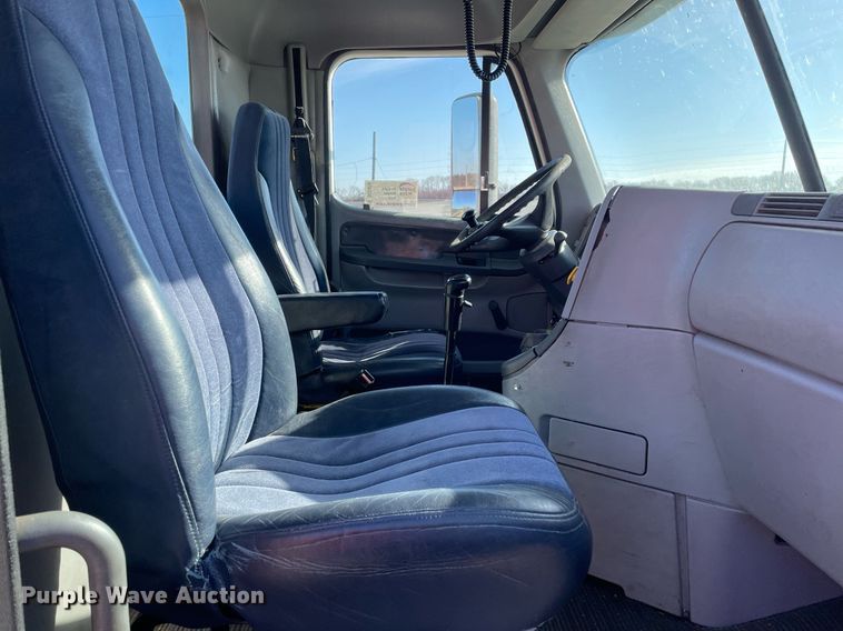 image for item DS5456 1999 Freightliner Cascadia semi truck