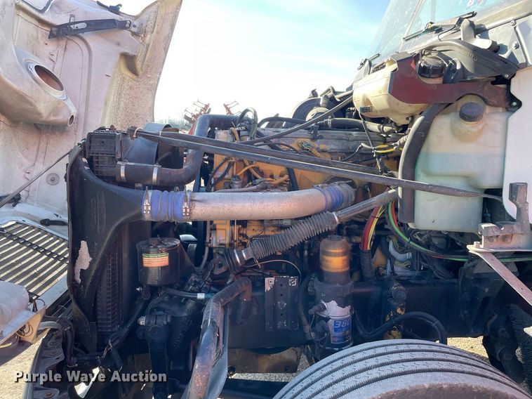 image for item DS5456 1999 Freightliner Cascadia semi truck