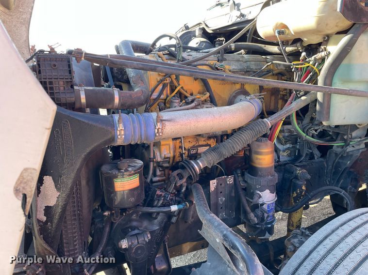 image for item DS5456 1999 Freightliner Cascadia semi truck