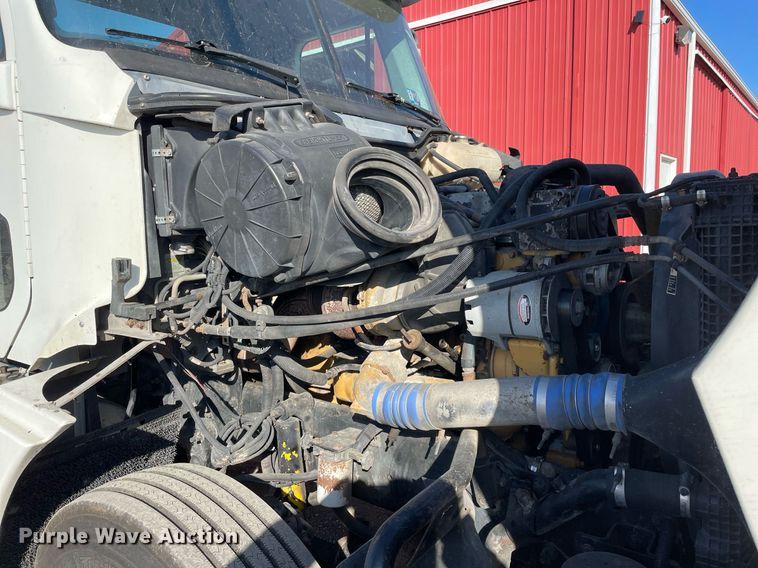 image for item DS5456 1999 Freightliner Cascadia semi truck