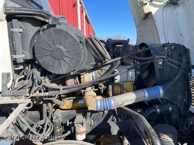 image for item DS5456 1999 Freightliner Cascadia semi truck