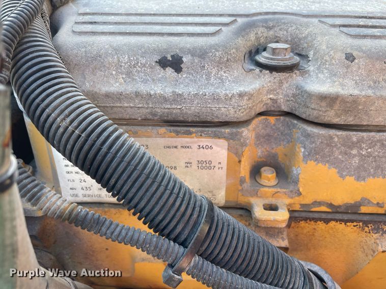 image for item DS5456 1999 Freightliner Cascadia semi truck