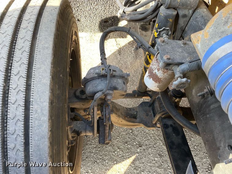 image for item DS5456 1999 Freightliner Cascadia semi truck