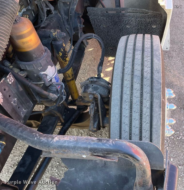 image for item DS5456 1999 Freightliner Cascadia semi truck