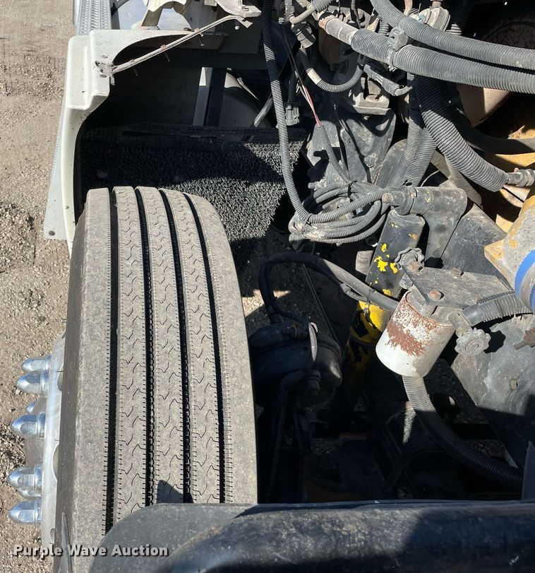 image for item DS5456 1999 Freightliner Cascadia semi truck