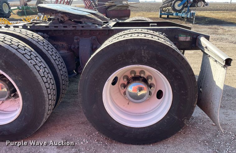 image for item DS5456 1999 Freightliner Cascadia semi truck