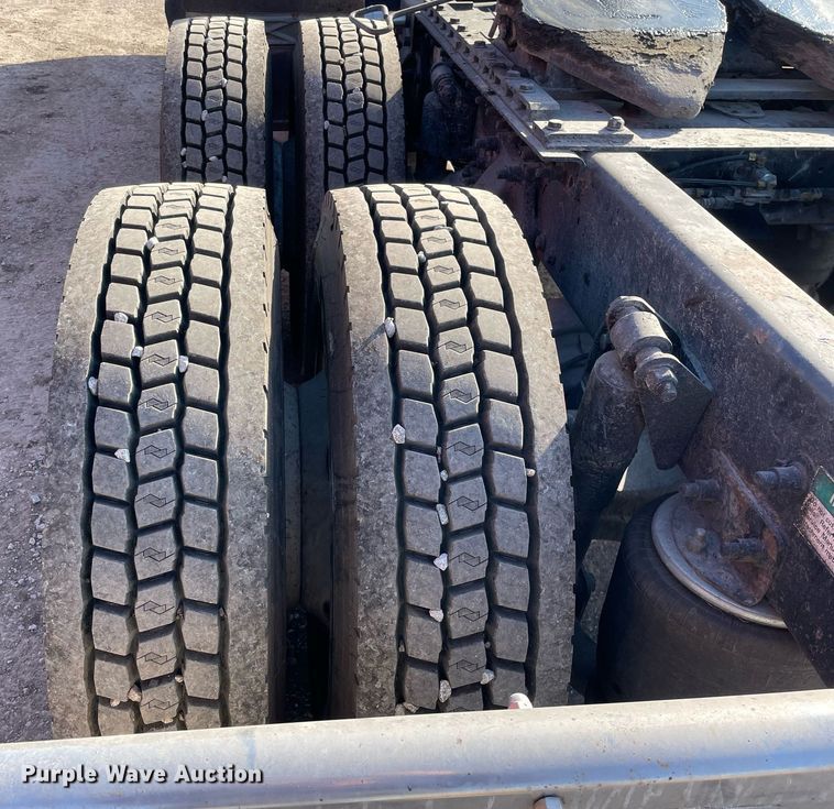 image for item DS5456 1999 Freightliner Cascadia semi truck