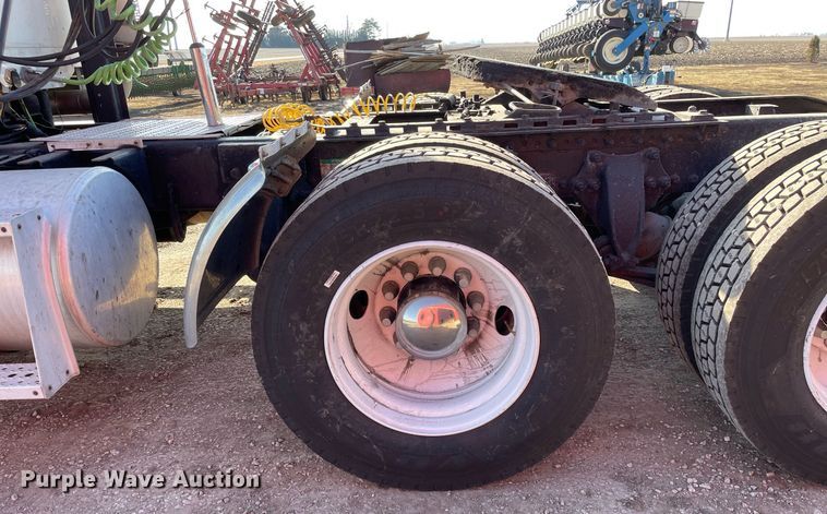 image for item DS5456 1999 Freightliner Cascadia semi truck