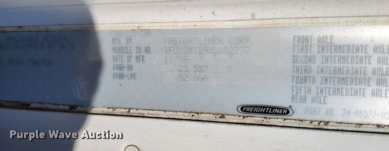 image for item DS5456 1999 Freightliner Cascadia semi truck