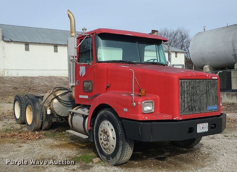 image for item DS7259 1994 White GMC truck cab and chassis