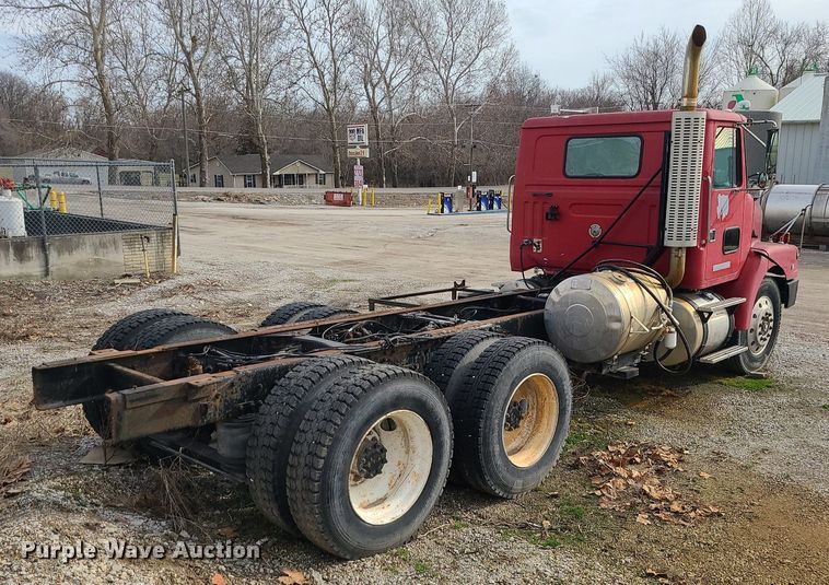 image for item DS7259 1994 White GMC truck cab and chassis