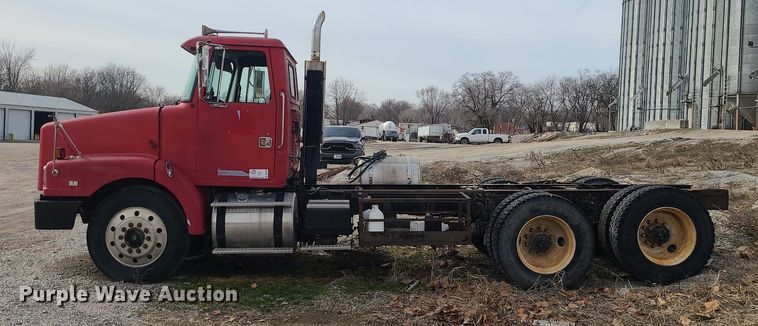 image for item DS7259 1994 White GMC truck cab and chassis