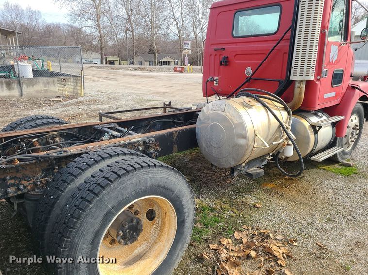 image for item DS7259 1994 White GMC truck cab and chassis