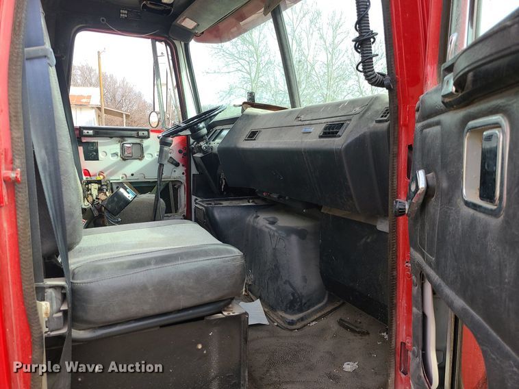 image for item DS7259 1994 White GMC truck cab and chassis