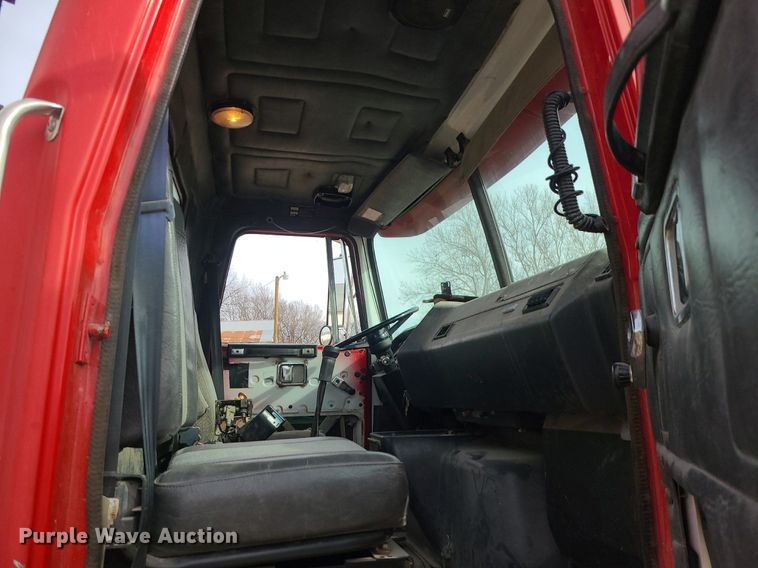 image for item DS7259 1994 White GMC truck cab and chassis