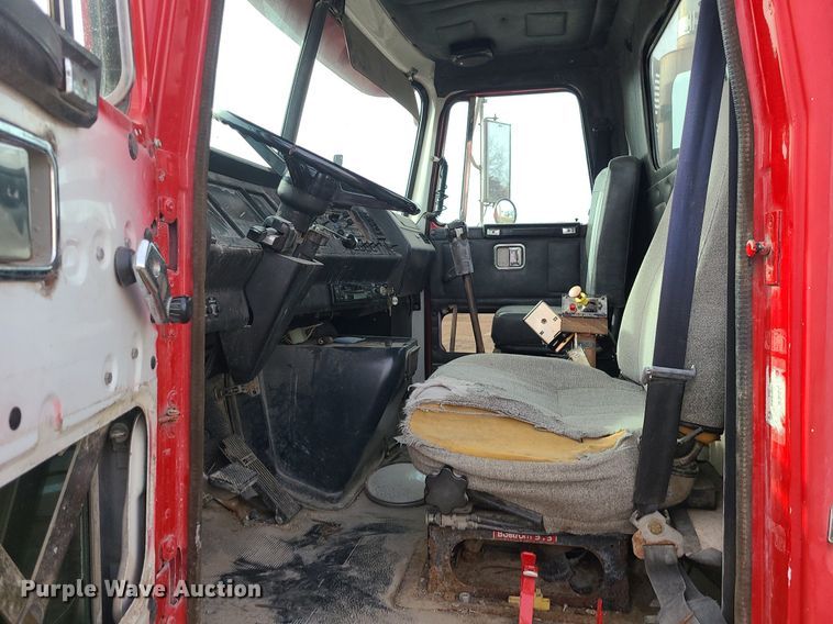 image for item DS7259 1994 White GMC truck cab and chassis