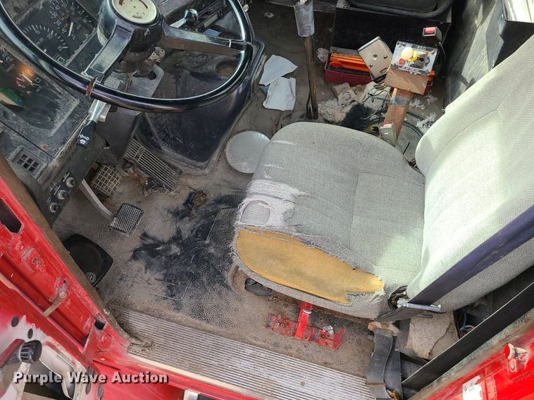 image for item DS7259 1994 White GMC truck cab and chassis