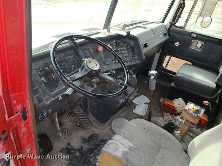 image for item DS7259 1994 White GMC truck cab and chassis