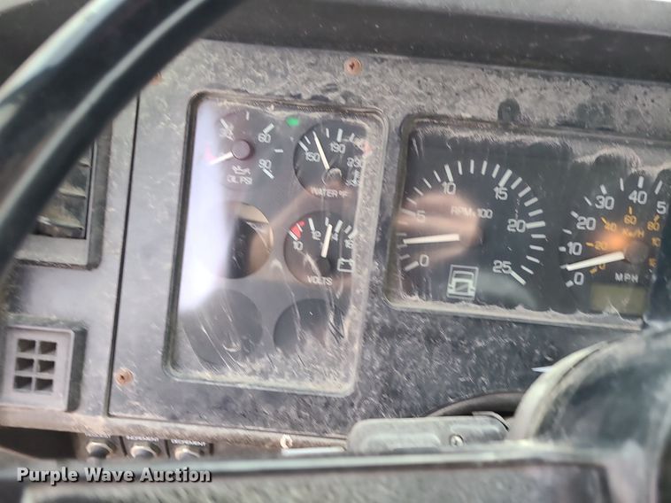 image for item DS7259 1994 White GMC truck cab and chassis