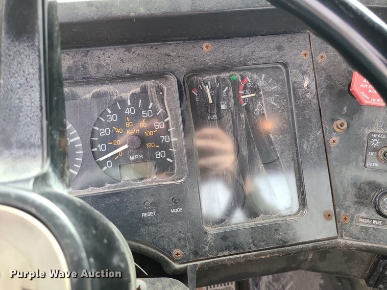 image for item DS7259 1994 White GMC truck cab and chassis