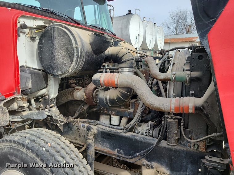 image for item DS7259 1994 White GMC truck cab and chassis