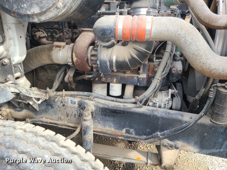 image for item DS7259 1994 White GMC truck cab and chassis